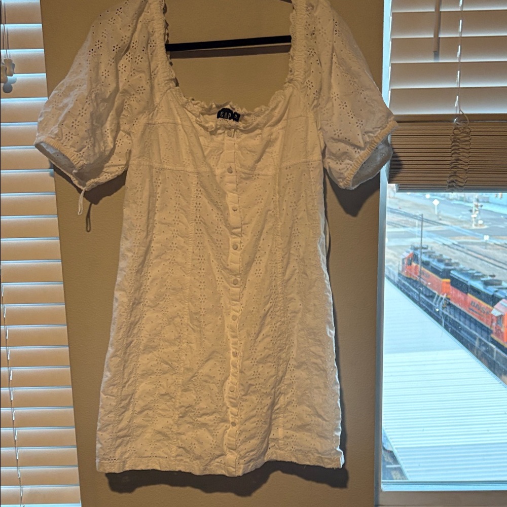 GAP White Eyelet Button-Up Blouse